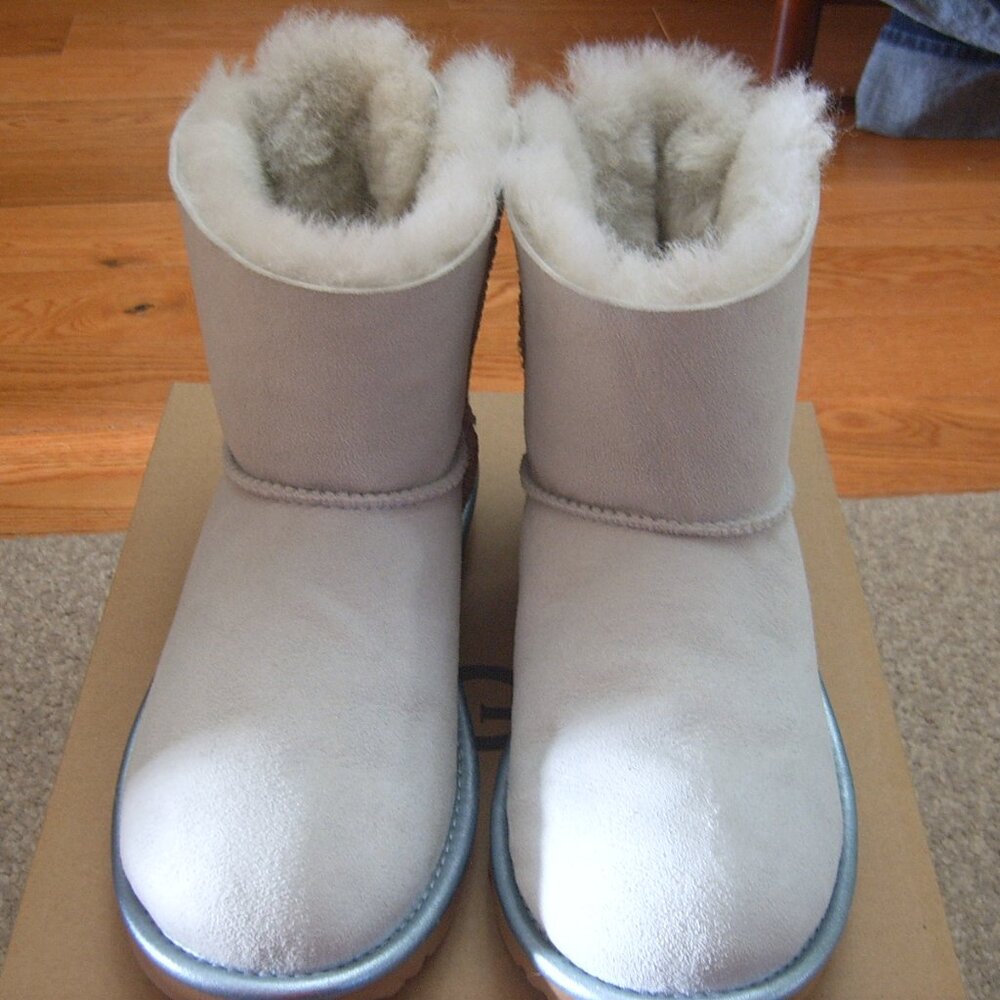 Lightly Used UGG Kids (Girls) Mini Bailey Boots sz 4 (also fits women sz 4 or 5)